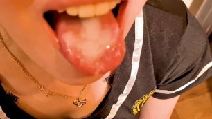 The stepdaughter did not refuse her stepfather's banana. Such delicious cum